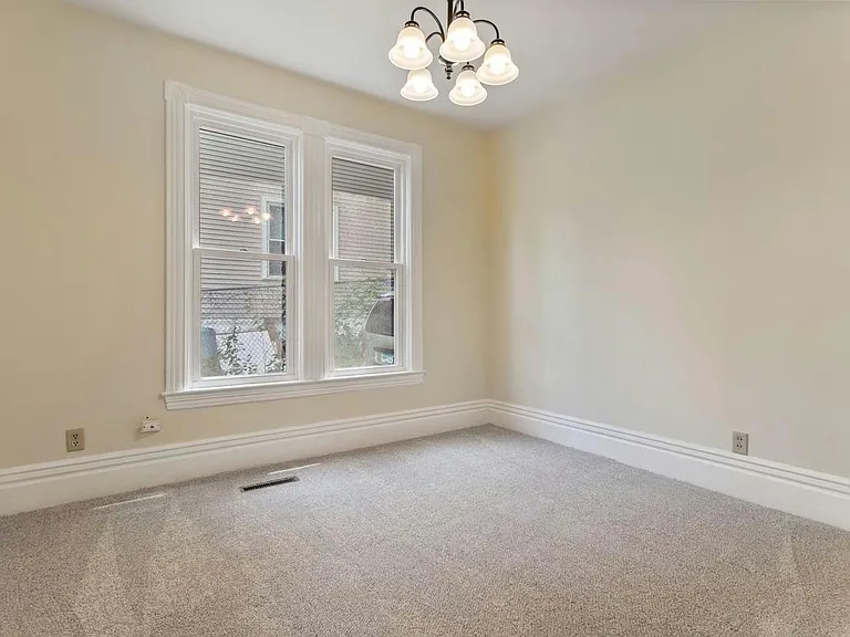 462 Beaumont St — Photo 18