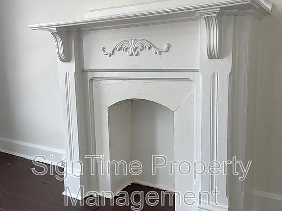 4th image of 111 E Washington St #2