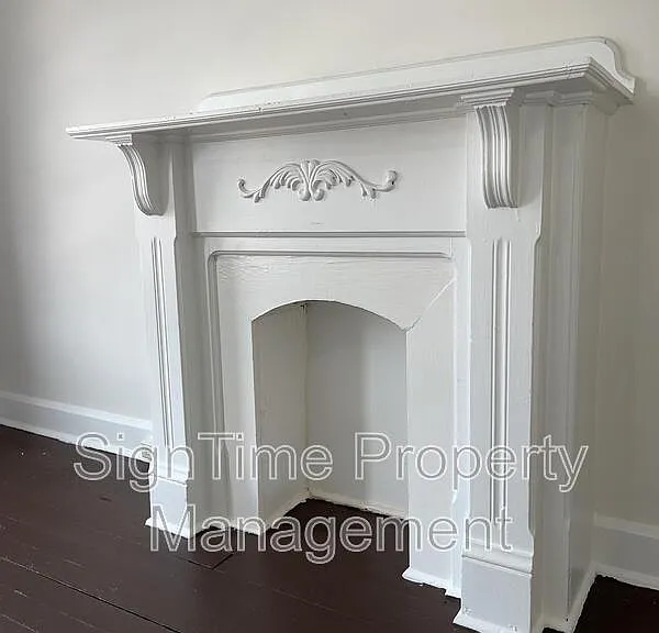111 E Washington St #2 — Photo 4