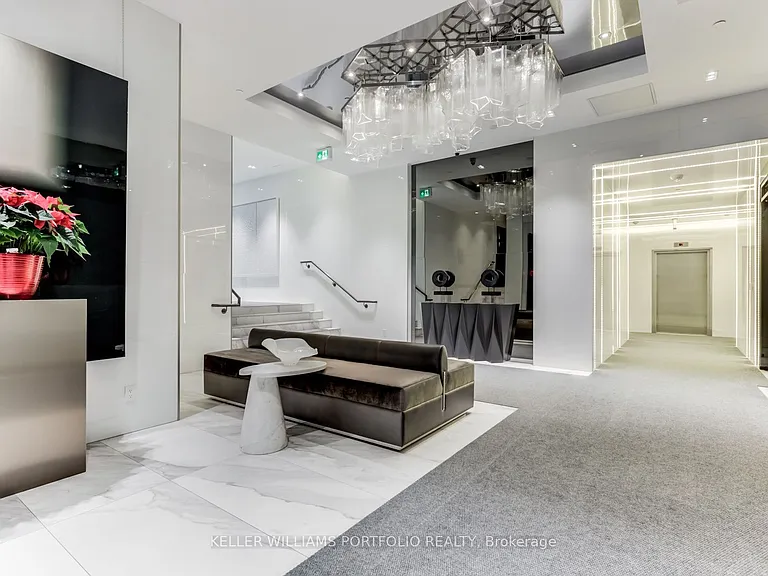 6 Parkwood Ave #516 — Photo 3