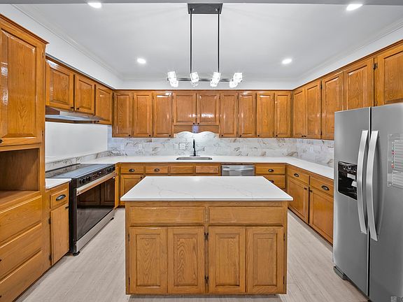 4th image of 1731 Manor Oak Dr