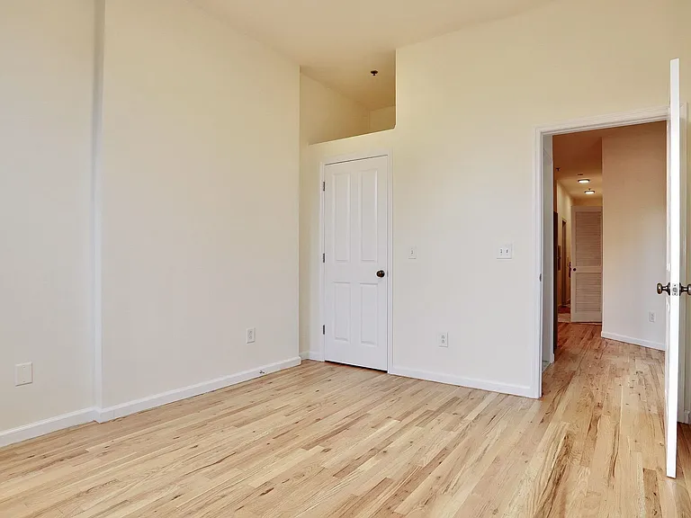 105 11th St #4F — Photo 10