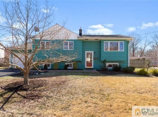 147 Lee Dr, Middlesex, NJ