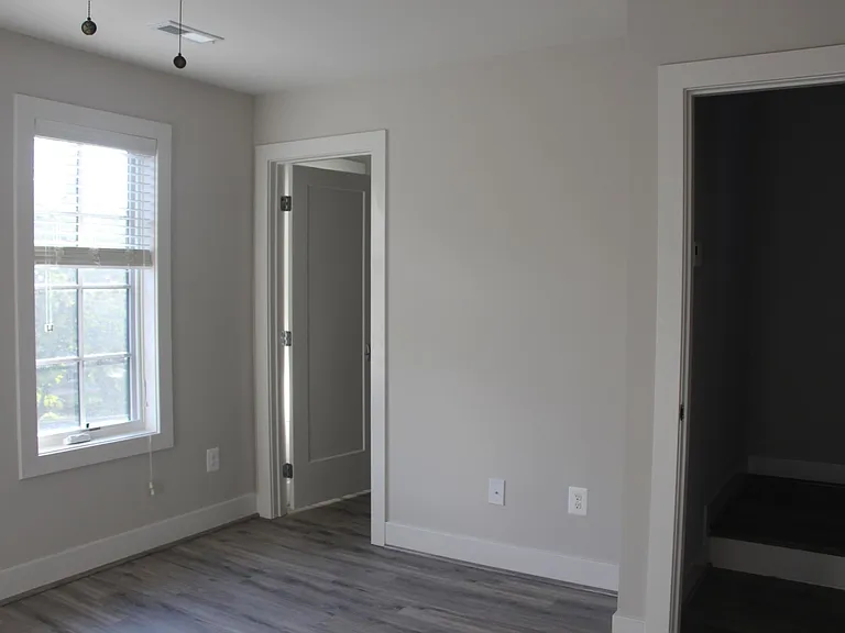 906 N Buchanan St — Photo 13