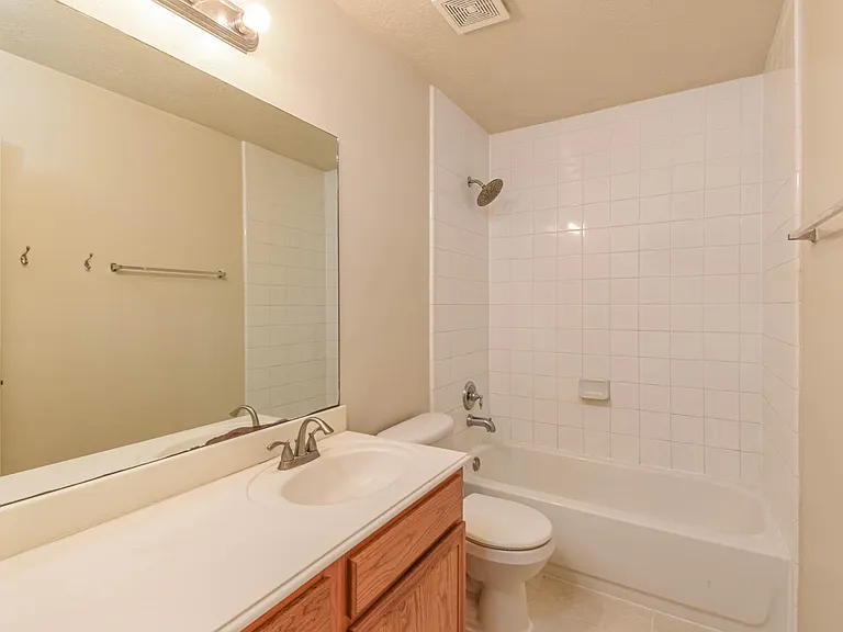 13735 Branford Greens Dr — Photo 20