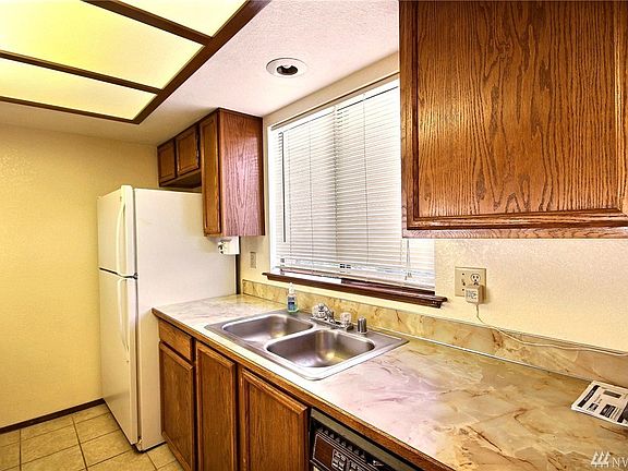 5th image of 25036 110th Ave SE APT D