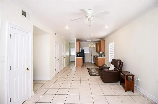 3 bed, 2.5 bath, 1470 sqft, $1,600 — Photo 3