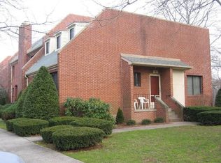 130 Promenade Dr, Hamden, CT 06514