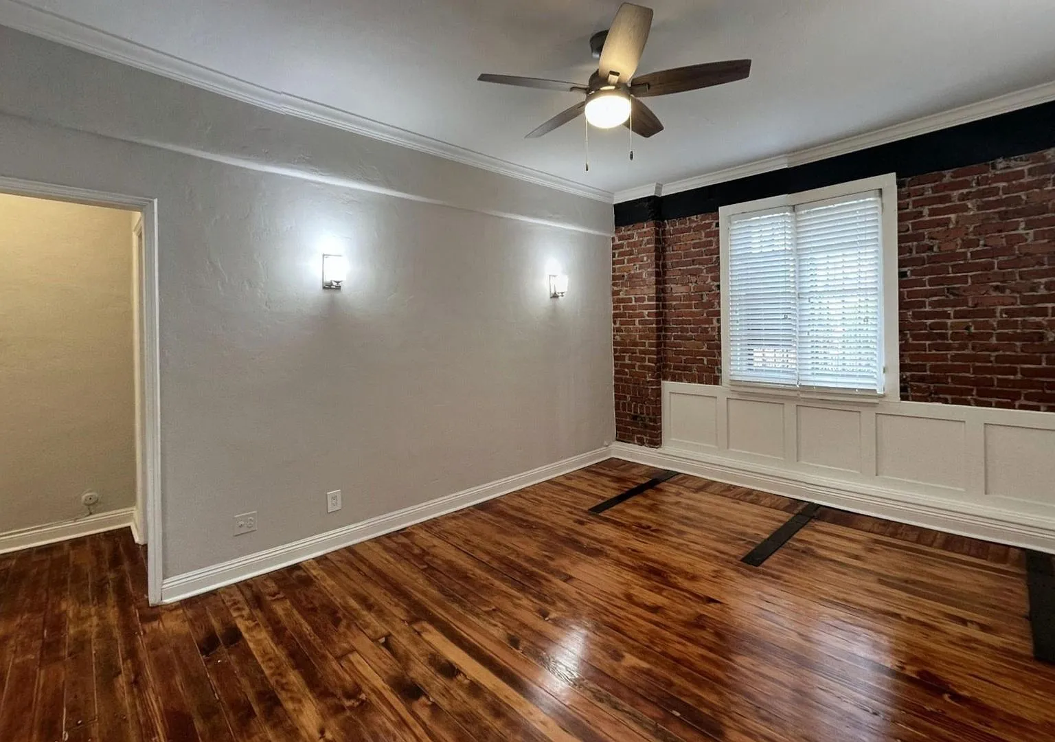 La Chandelle Apts...Charming building...Renovated Apartments Available...Hardwood Floors! — Photo 4