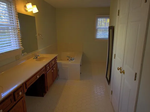 3425 Cottonwood Dr, Durham, NC 27707