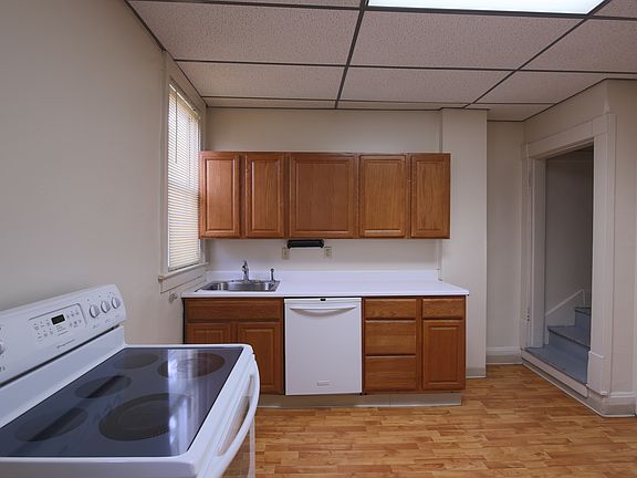 3rd image of 150 W Norwich Ave