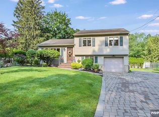 16 Murray Rd, Montvale, NJ 07645