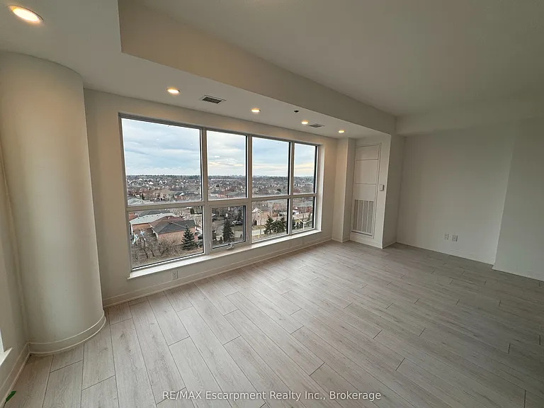 405 Dundas St W #721 — Photo 10