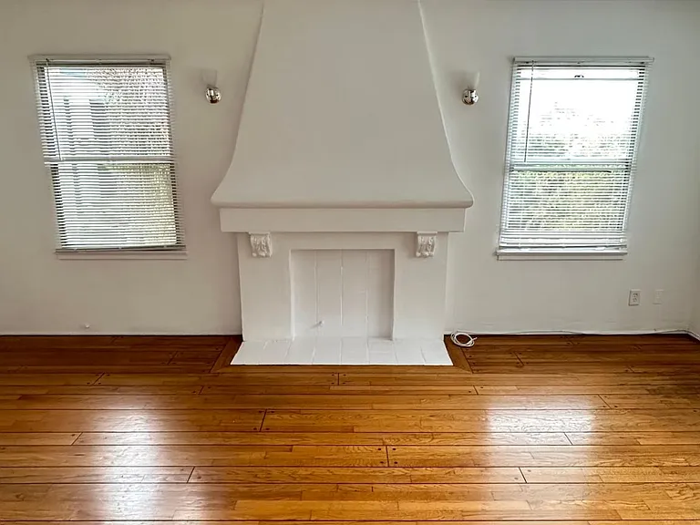 6001 Whitworth Dr #8 — Photo 4