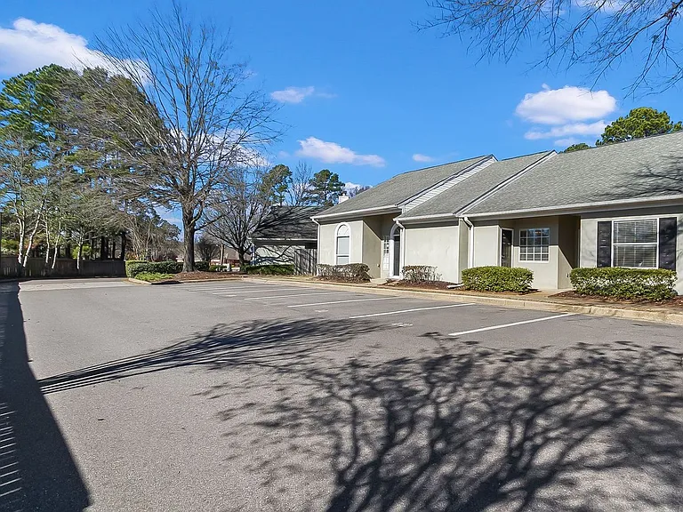 11 Thornbury — Photo 2
