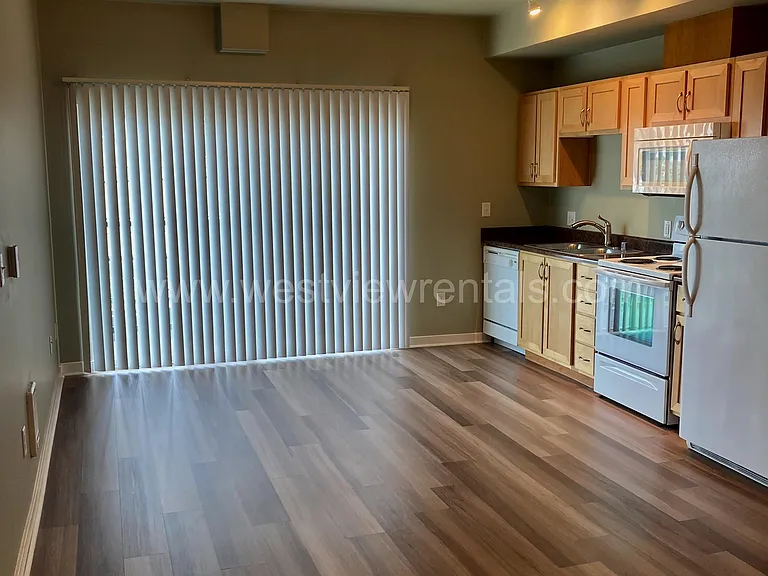 200 E Maple St — Photo 70