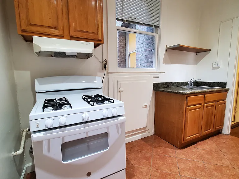 935 Hyde St #1 — Photo 6