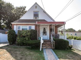 15 Oliver Ave, Valley Stream, NY 11580