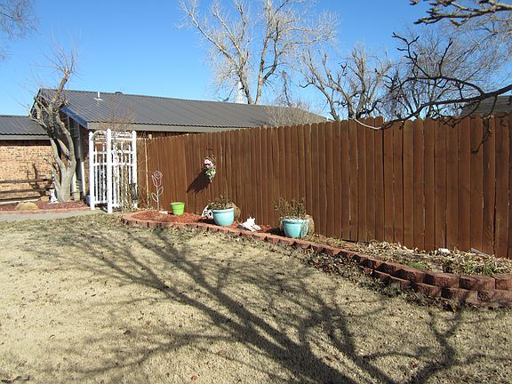 Side yard garden
