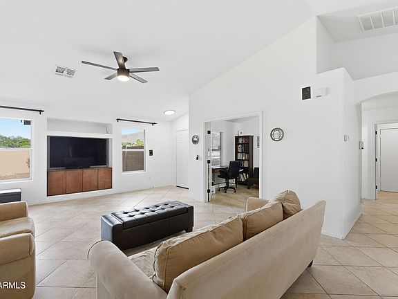 5th image of 2628 E BEVERLY Road