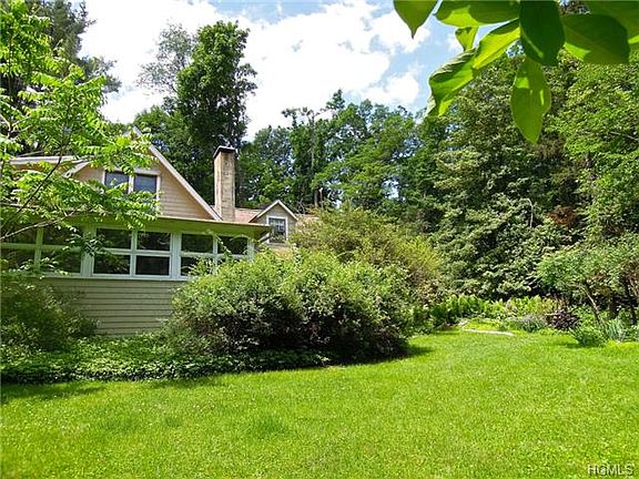 4th image of 32 East Ln