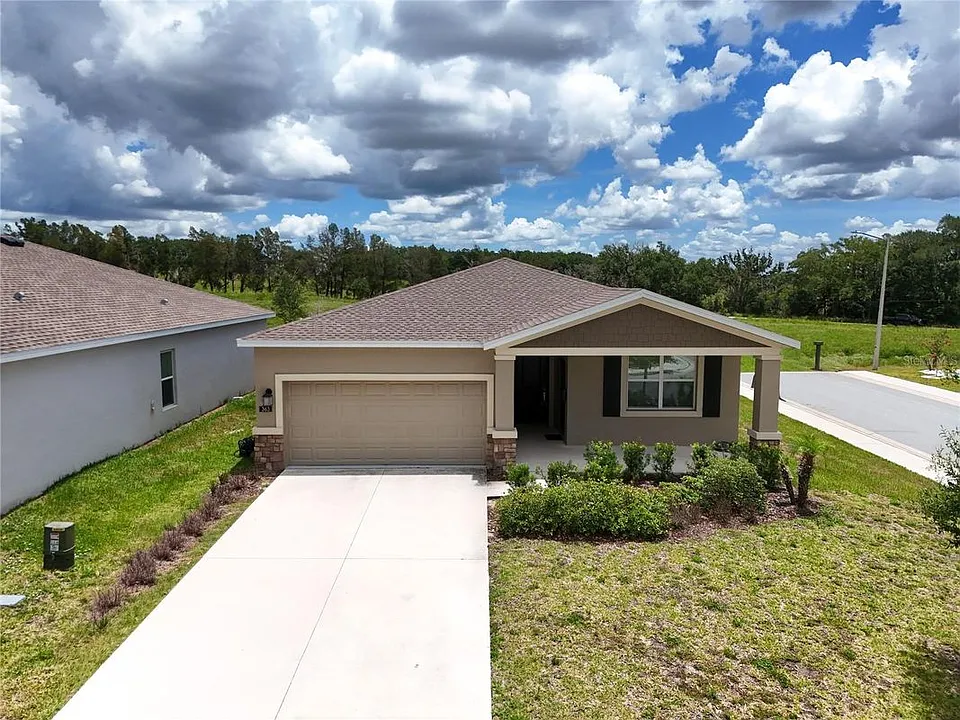 363 Loch Ct