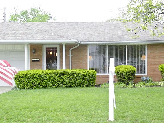 2nd image of 2220 E 7th St