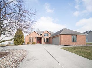 1681 E Ravenwood Ln, Columbia City, IN 46725