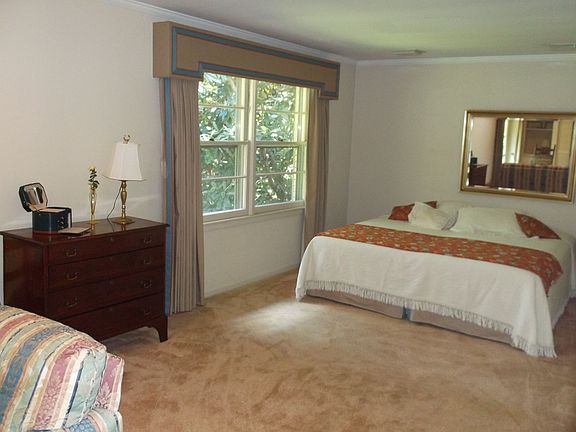 Upper Level BR suite w/ seating, wet room shower