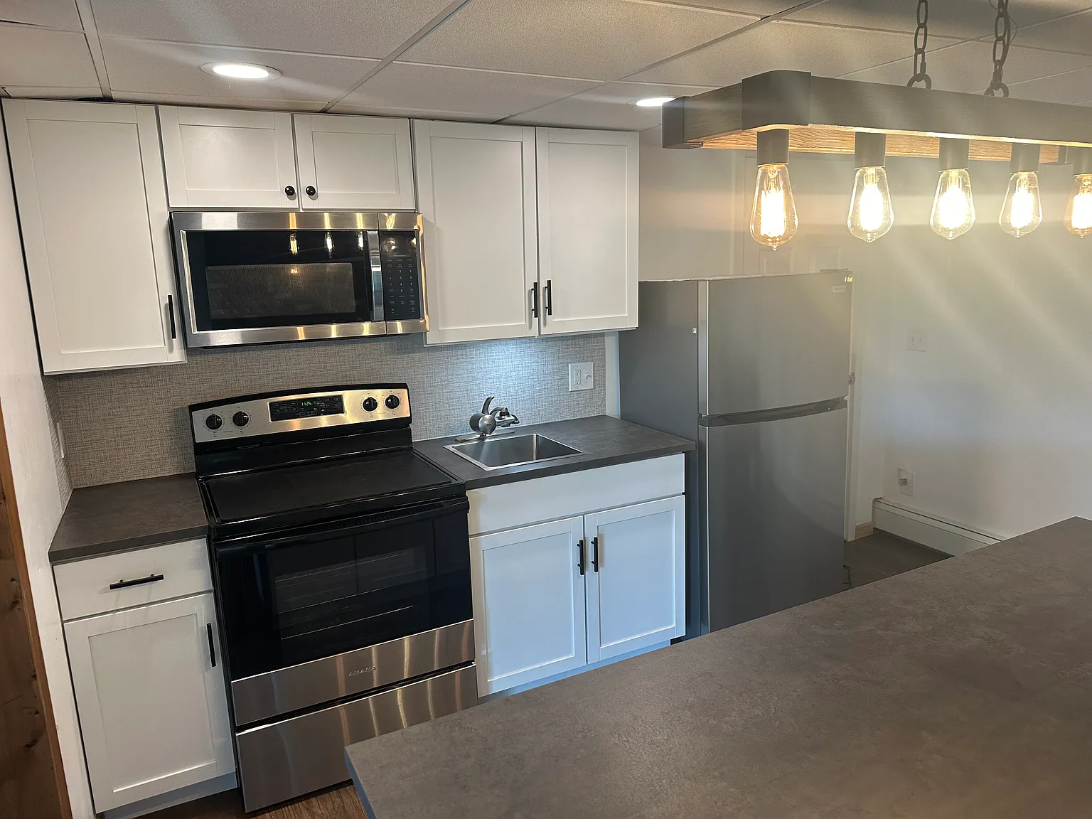 4 Van Ave — Photo 3