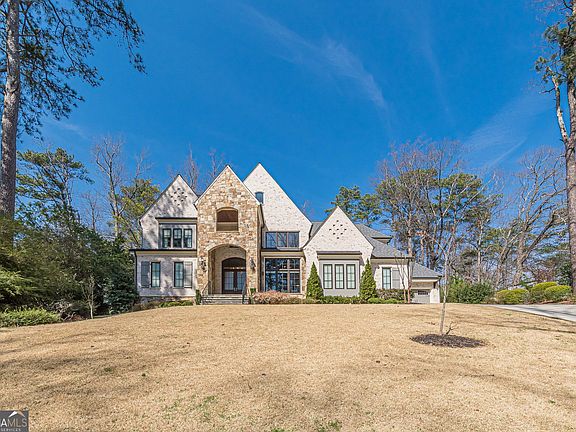 2nd image of 1104 Roxboro Dr NE