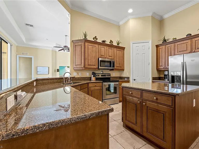975 Tivoli Ct — Photo 11