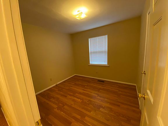 4th image of 4518 Pennsylvania Ave NE