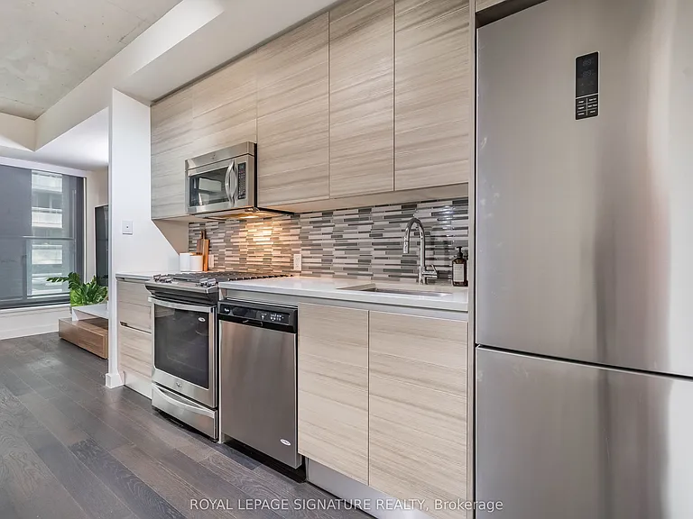 111 Bathurst St #318 — Photo 7