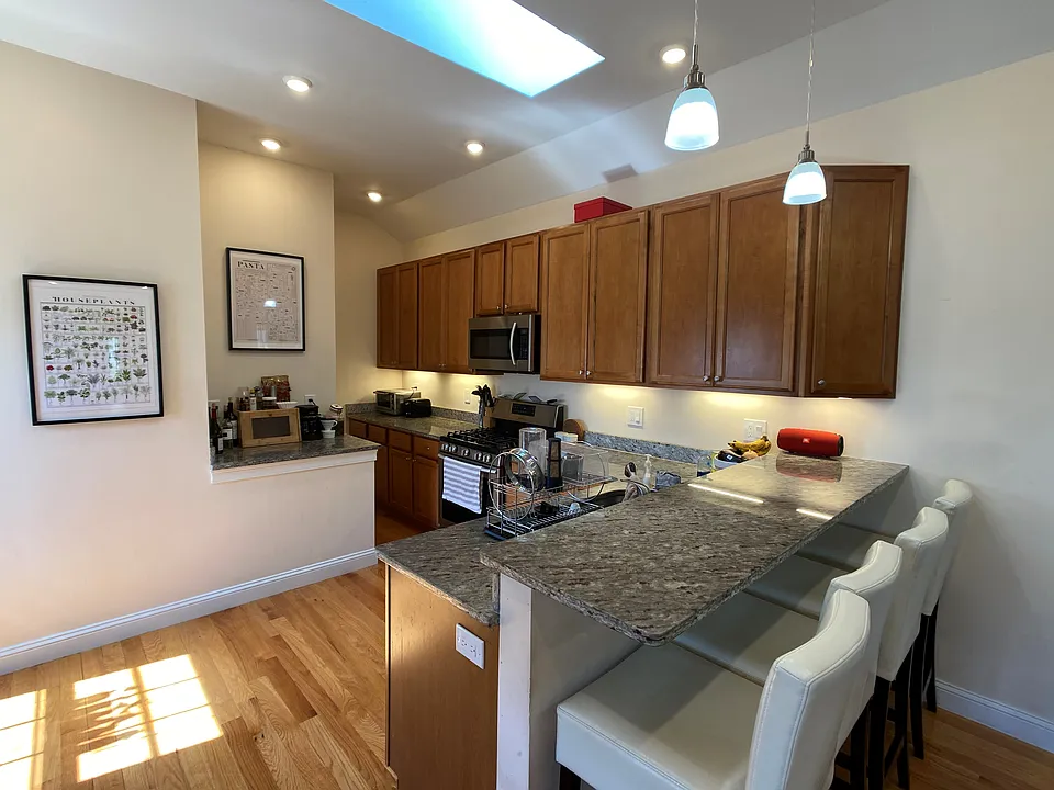 14 Flint St #2