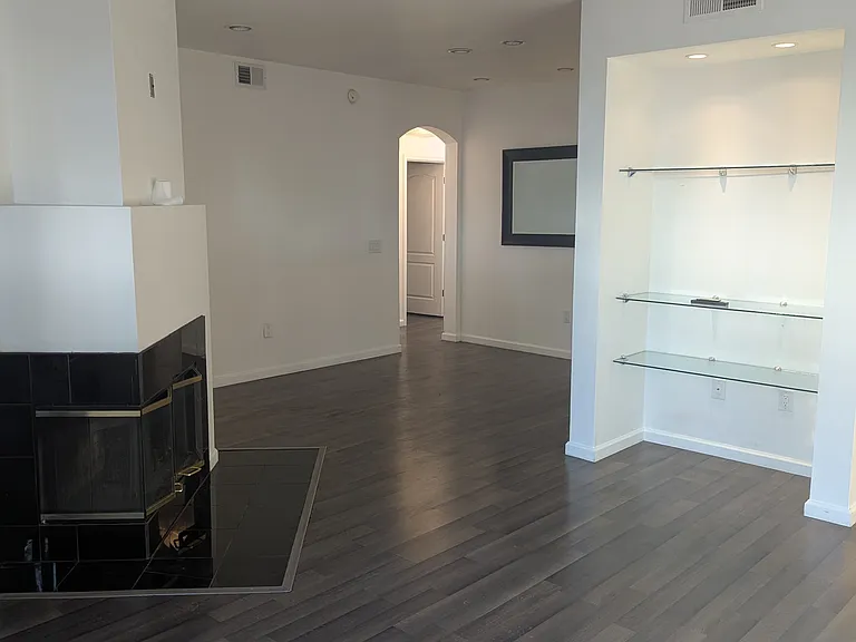4343 N 21st St #102 — Photo 2