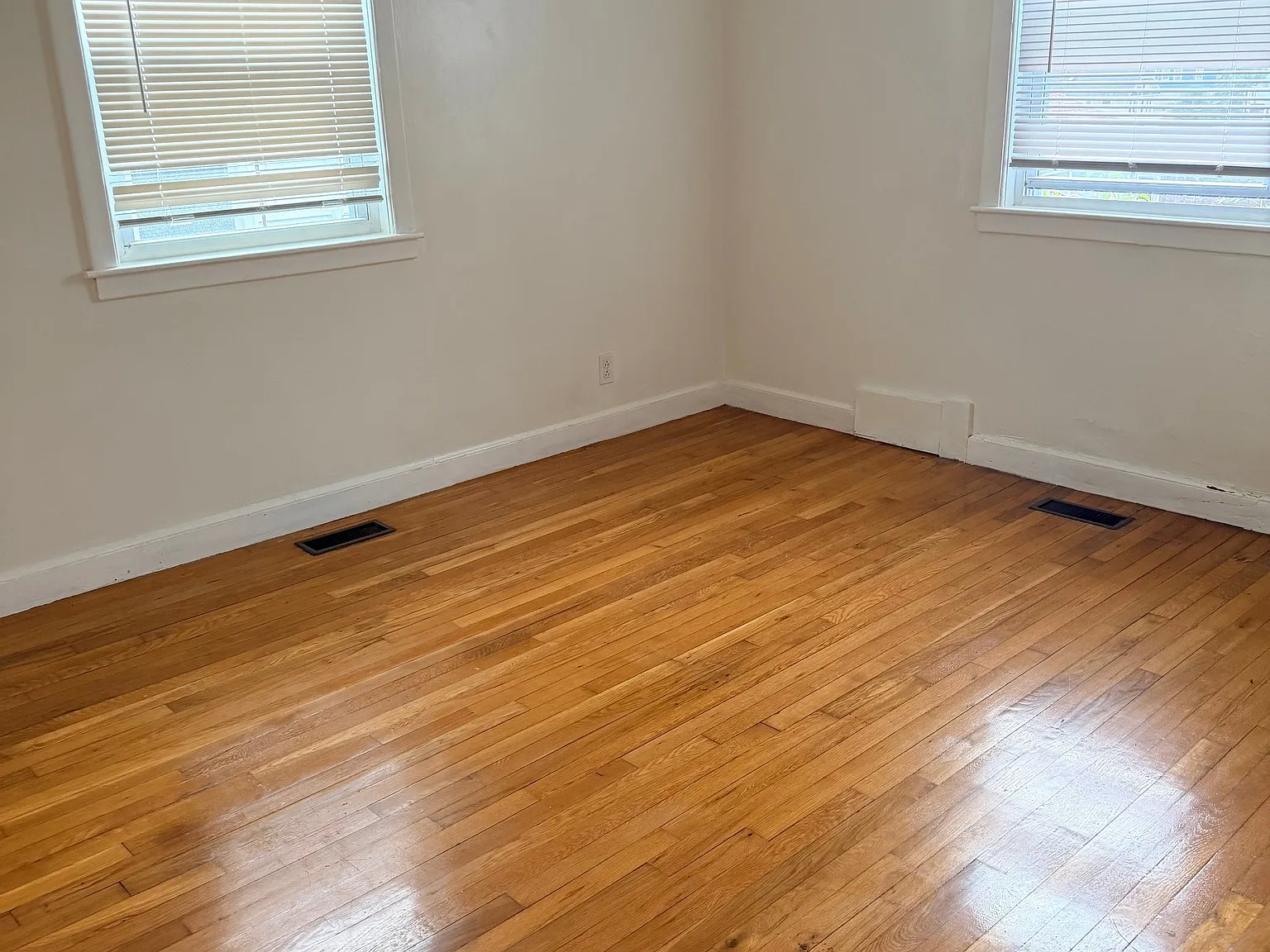5 bed, 2.0 bath, $4,200 — Photo 4