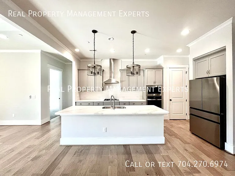 8878 Cotton Grove Ct — Photo 2