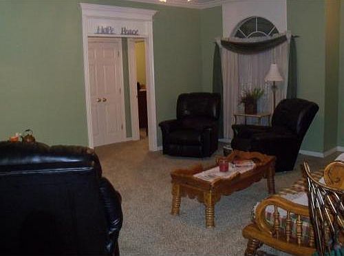 4th image of 1624 Broaddrick Ln