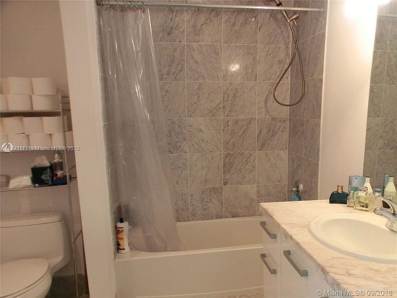 5th image of 253 NE 2nd St APT 231