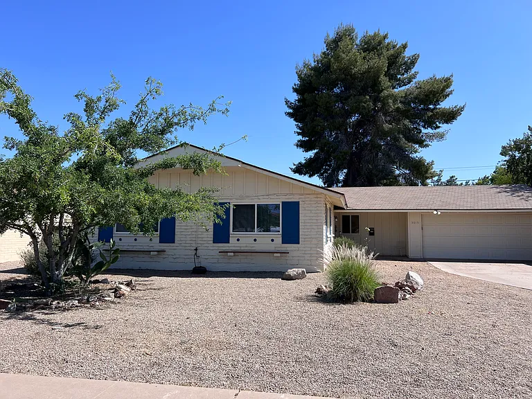 3015 E Desert Cove Ave — Photo 3