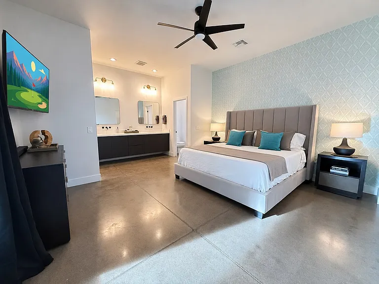 1140 E Sheridan St — Photo 17