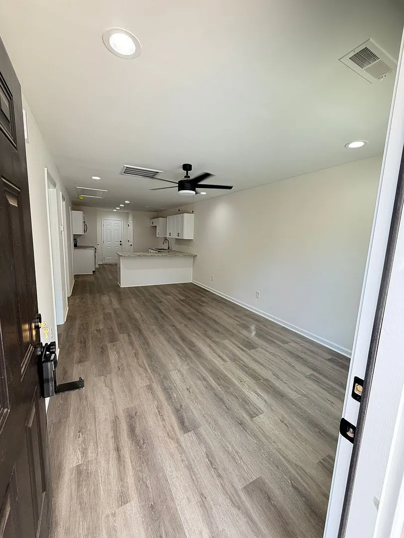 New Construction 2026 Triplex in convenient location. — Photo 2
