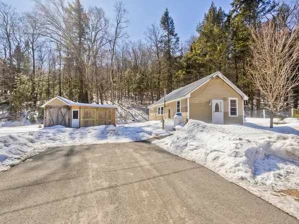 541 Berkshire Trl, Cummington, MA 01026