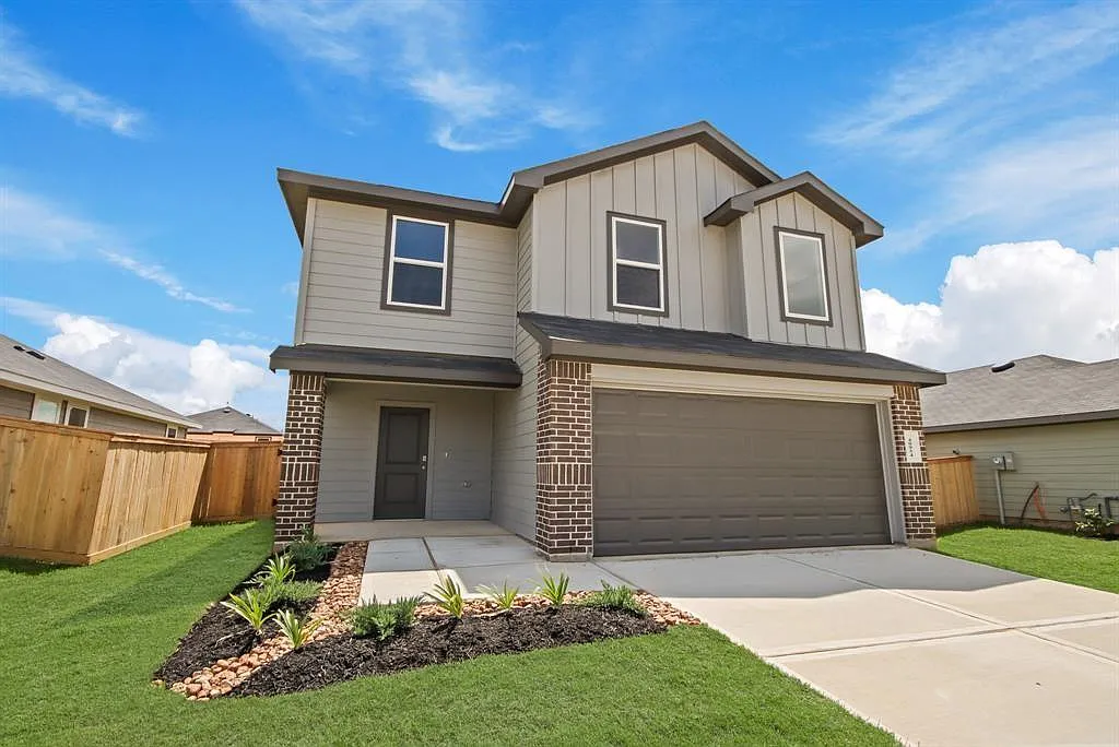 5 bed, 2.5 bath, 1892 sqft, $2,000 — Photo 1