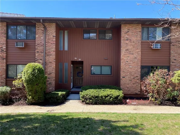 246 Coachlight Square, Montrose, NY 10548