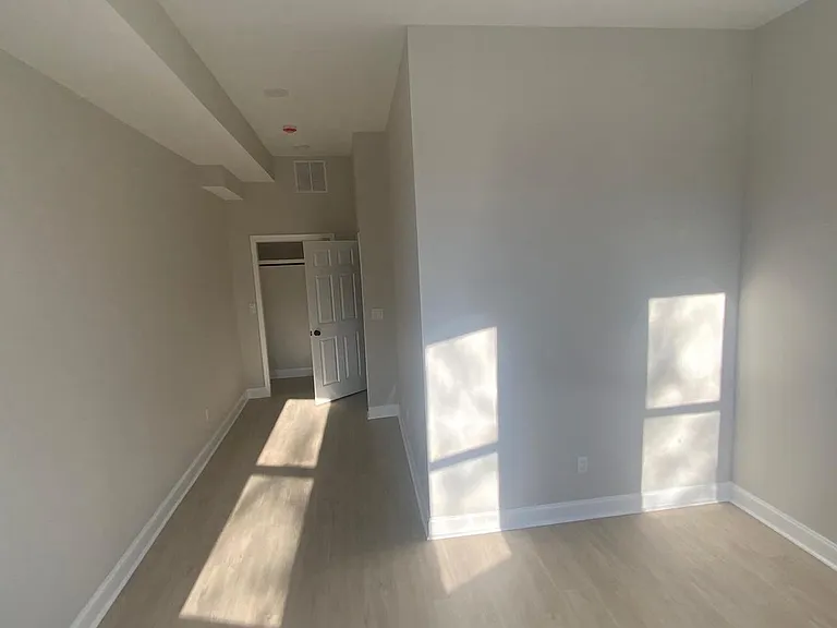2141 Druid Hill Ave — Photo 24
