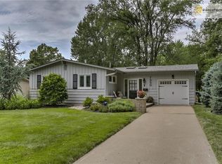 7950 Falmouth St, Prairie Village, KS 66208