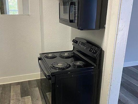 4th image of 3547 Agnes Ave #2