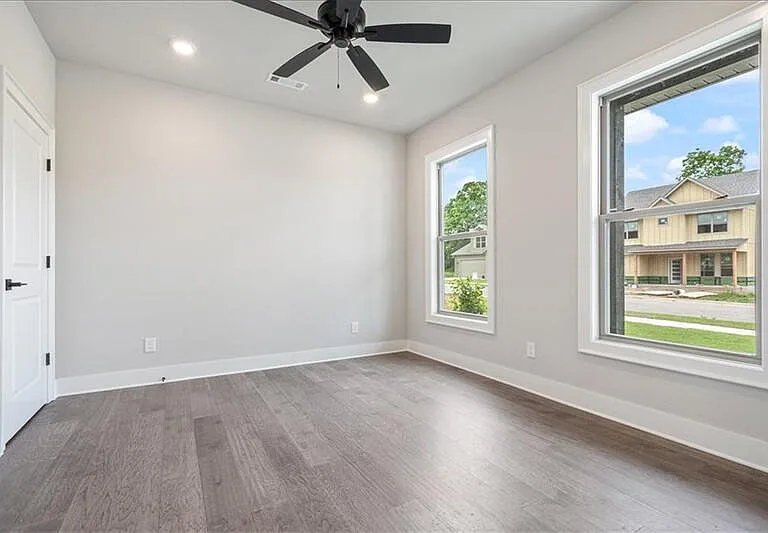 1605 S 23rd Pl — Photo 10